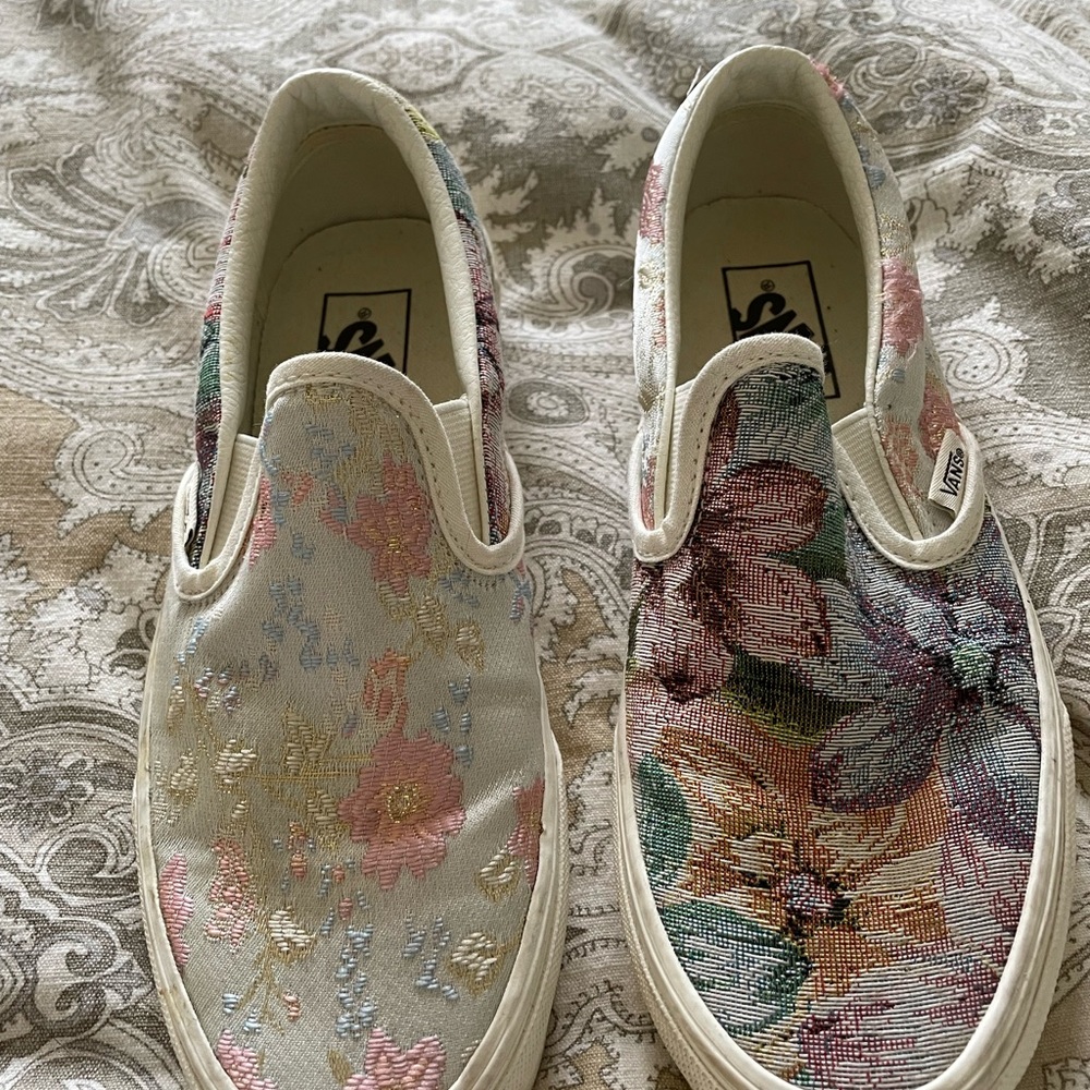 Women’s vans slip on